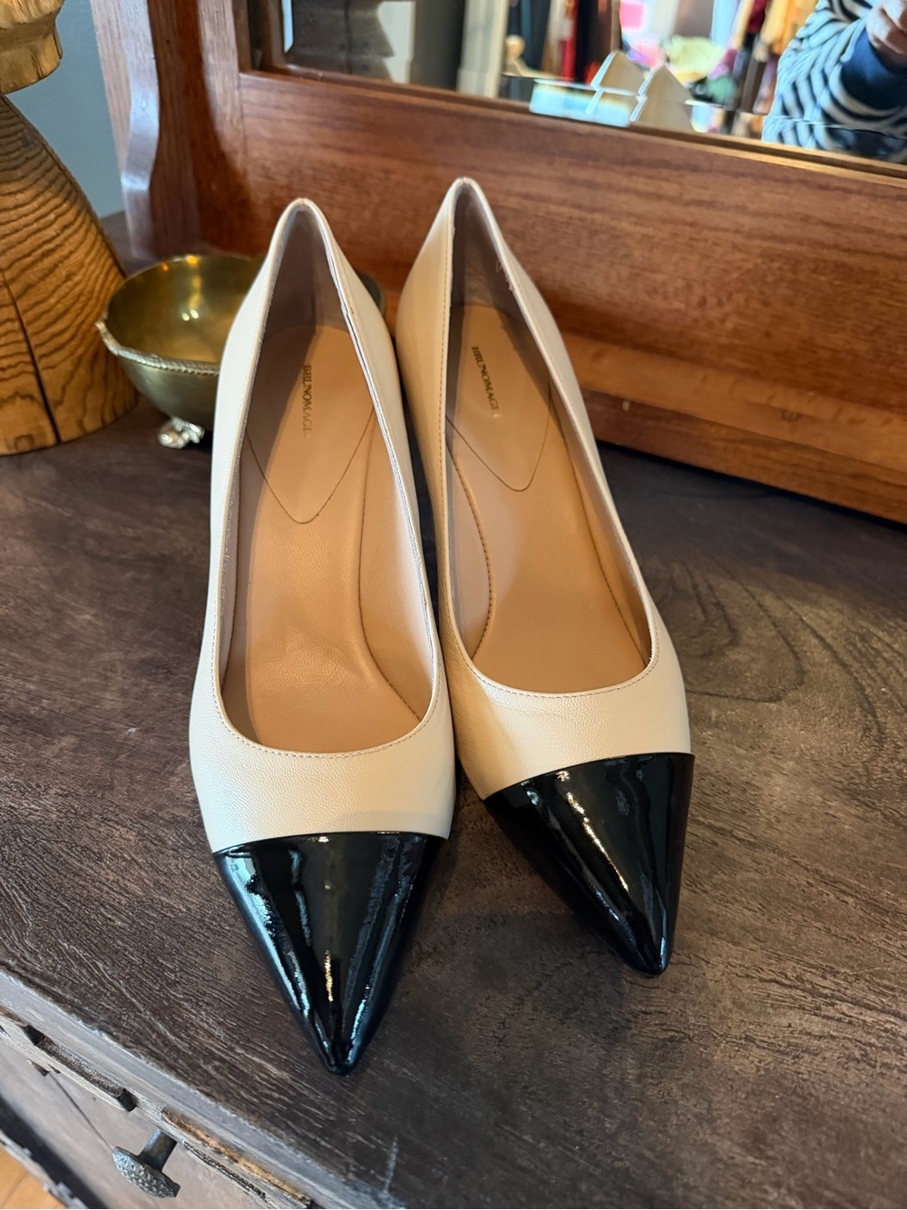 Bruno Magli Nude Black Cap Toe Kitten Heels 38.5 Made in Italy - Picture 2 of 6